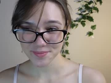 girl
        teresabriggs cam image #1767312