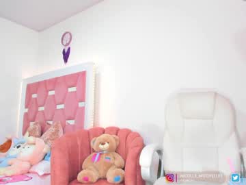 girl
        nicolle_mitchelle cam image #1435834