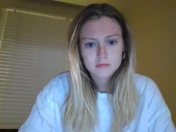 girl
        ellenglow69 cam image #2628578