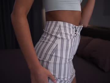 girl
        tessarosse_ cam image #1854701