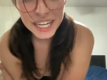 girl
        itsarielford cam image #440279