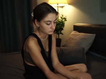 girl
        tessarosse_ cam image #1543523