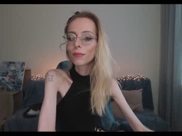 girl
        amber_quell_here cam image #1414356