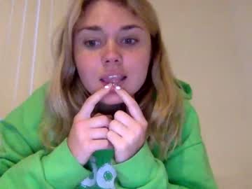 girl
        cassidyyqueen cam image #981230