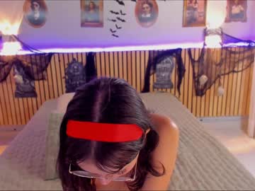 girl
        little_effy18 cam image #1799565