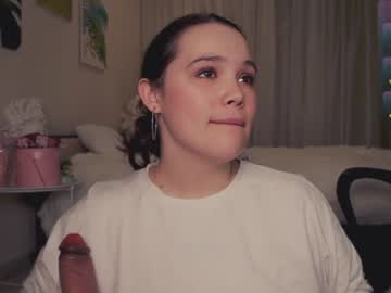 girl
        chery_lady22 cam image #2341789