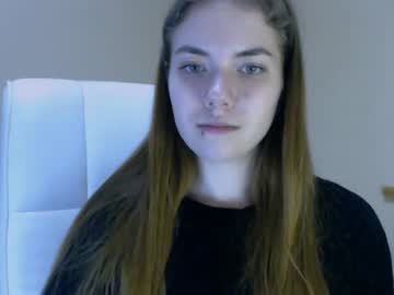 girl
        zoey_deuttch cam image #557872