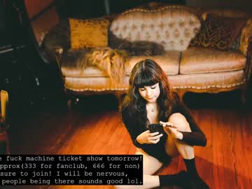 girl
        ingennui cam image #971683
