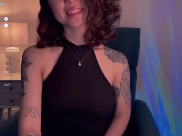girl
        lu_blu cam image #1708145