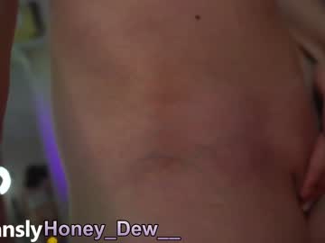 girl
        honey_dew__ cam image #1360678