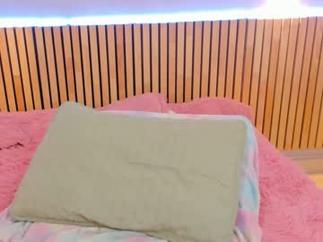 girl
        little_effy18 cam image #1612137