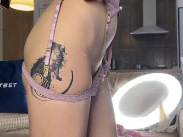 girl
        shyrubate cam image #3740867