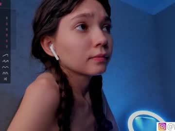 girl
        bzzzme cam image #2346353