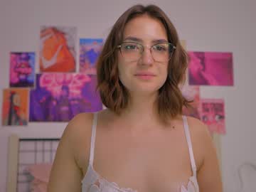 girl
        naalani cam image #3918737
