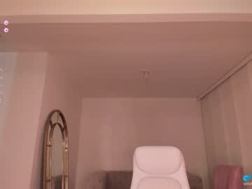 girl
        dinaoneg cam image #2470873