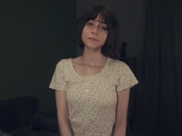 girl
        meghanash cam image #2679068