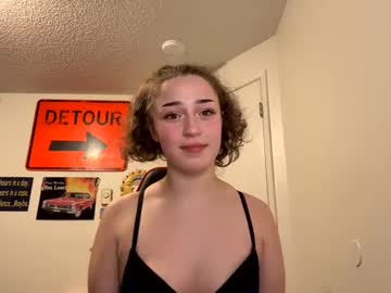 girl
        lillianpoach cam image #3654614