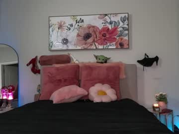 couple
        ari_lovexo cam image #1914934