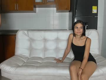 couple
        prettyy_girls cam image #1489332