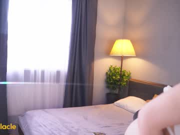 girl
        bellacle cam image #4474019