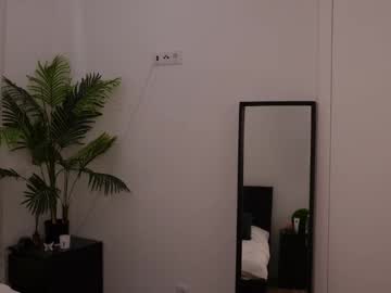 girl
        lilly_colins cam image #3924270