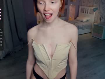 girl
        gingers_hugs cam image #2032297