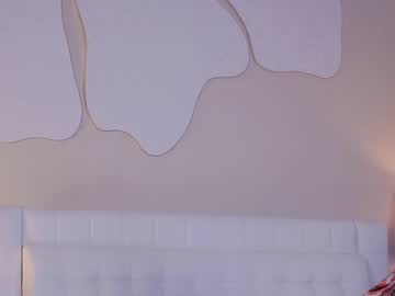 girl
        kittycaitlin cam image #2398350