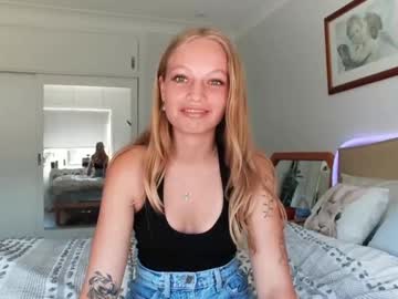 girl
        lexifever cam image #3265027