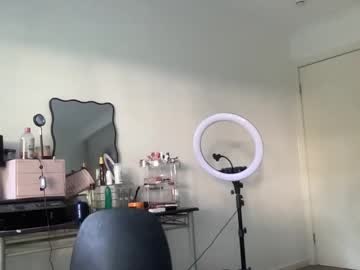 girl
        peachy_paige cam image #3754661