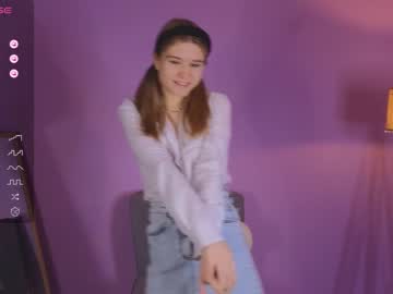 girl
        alisia_spinnet cam image #2079048