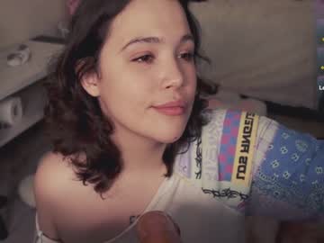girl
        chery_lady22 cam image #2806876