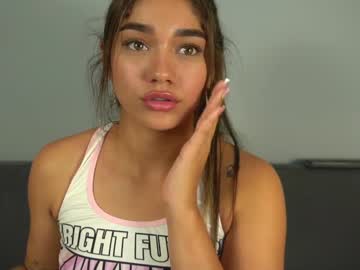 girl
        ashley_ospino cam image #3338933