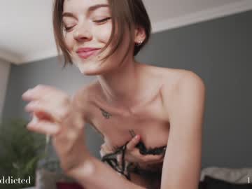 girl
        auddicted cam image #996625