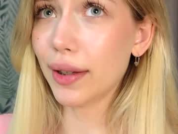 girl
        rainauge cam image #2795499