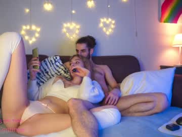 couple
        peachcreamcouple cam image #123134