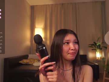 girl
        edytenderson cam image #3335511