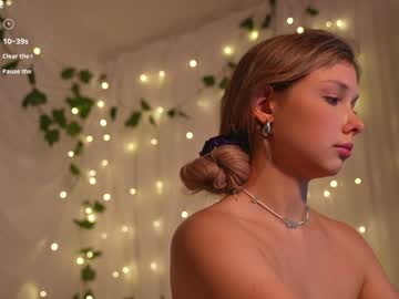 girl
        april_blush cam image #3451264