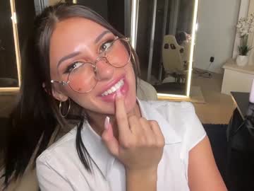 girl
        itskassielee cam image #3737243