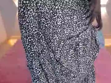girl
        little_effy18 cam image #1478974