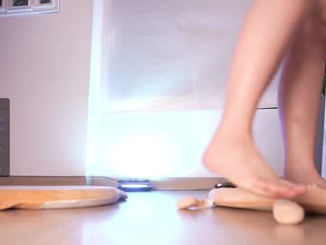 girl
        lau__1 cam image #2860413