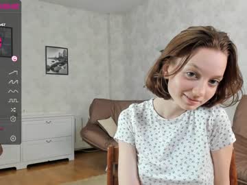 girl
        constancefyr cam image #1392868