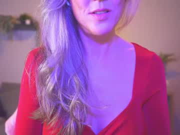 girl
        sunniedayz cam image #378584