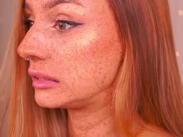 girl
        artease cam image #246886