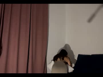 girl
        emilybatee cam image #917436