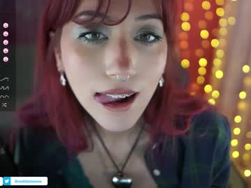girl
        greeny_mat cam image #2803923