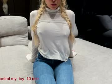 girl
        carolinaherera cam image #3928951