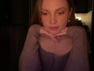 girl
        skyrosie cam image #3767212