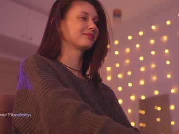 girl
        milanabaileys cam image #2133762
