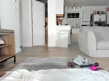 girl
        gabbyrainy cam image #1613429