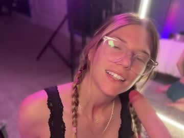 girl
        oliviahansleyy cam image #4348023